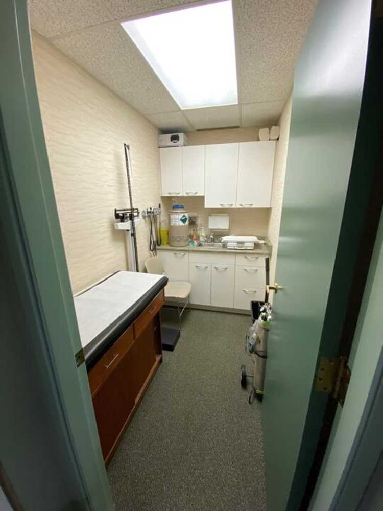Commercial/Retail - 4313 Gallant Ave