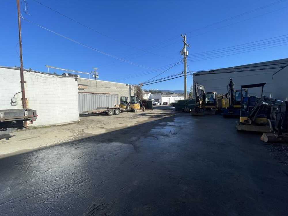 Commercial/Retail - 1528 Pemberton Avenue