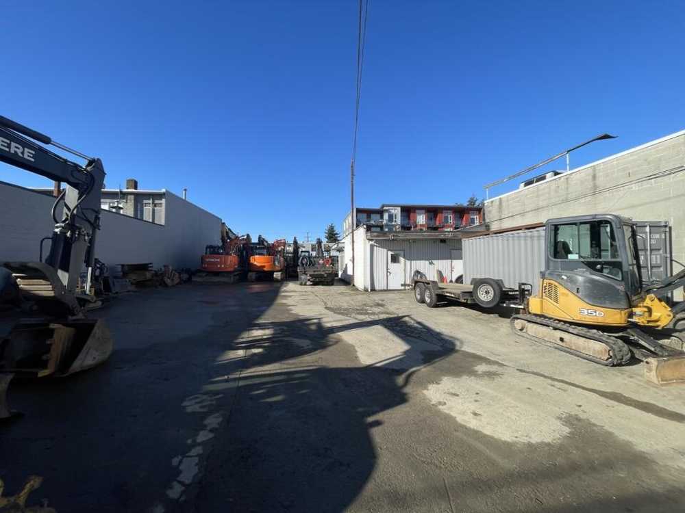 Commercial/Retail - 1528 Pemberton Avenue