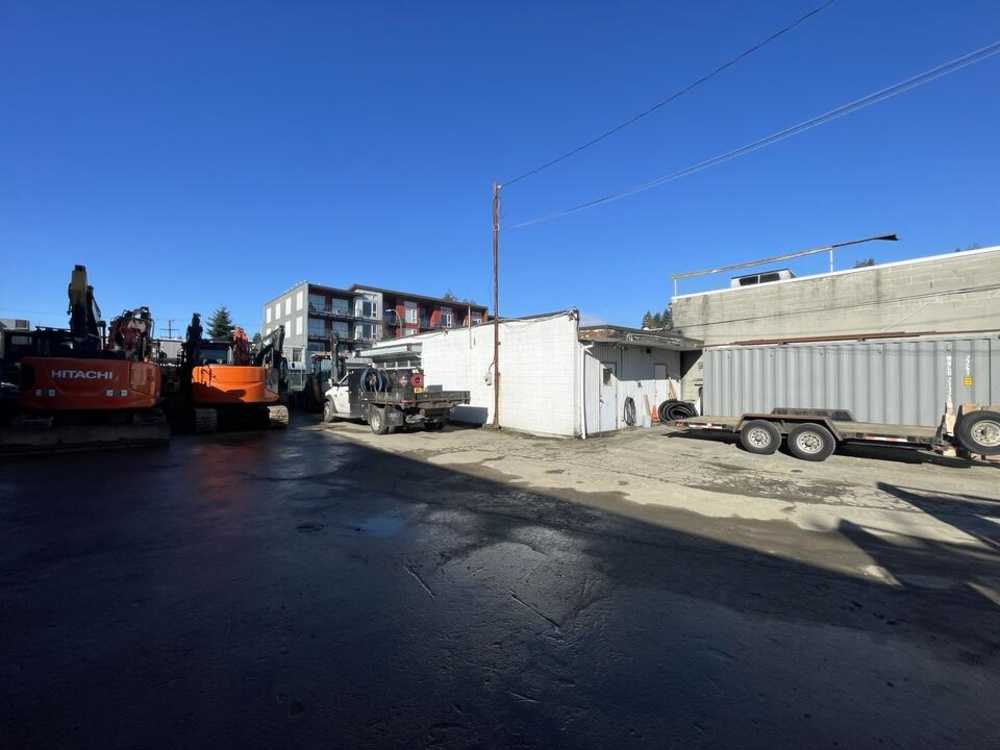 Commercial/Retail - 1528 Pemberton Avenue