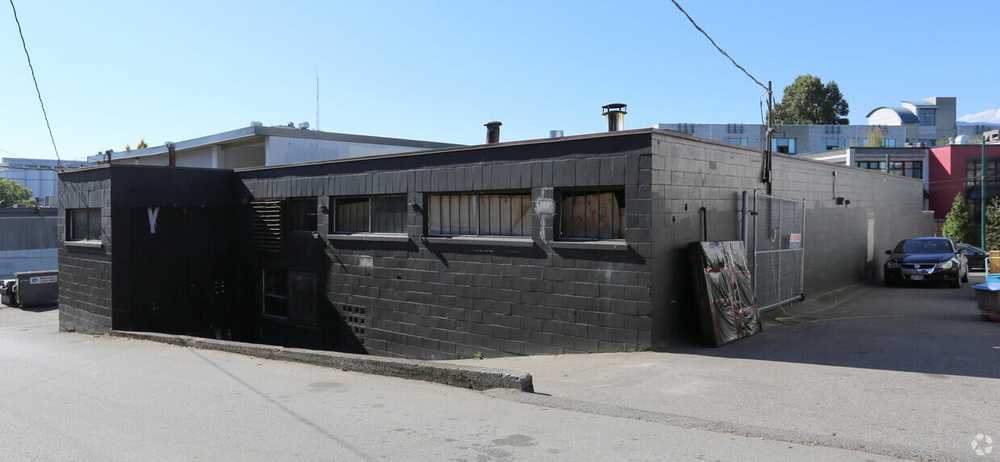 Commercial/Retail - 2014 Dundas Street