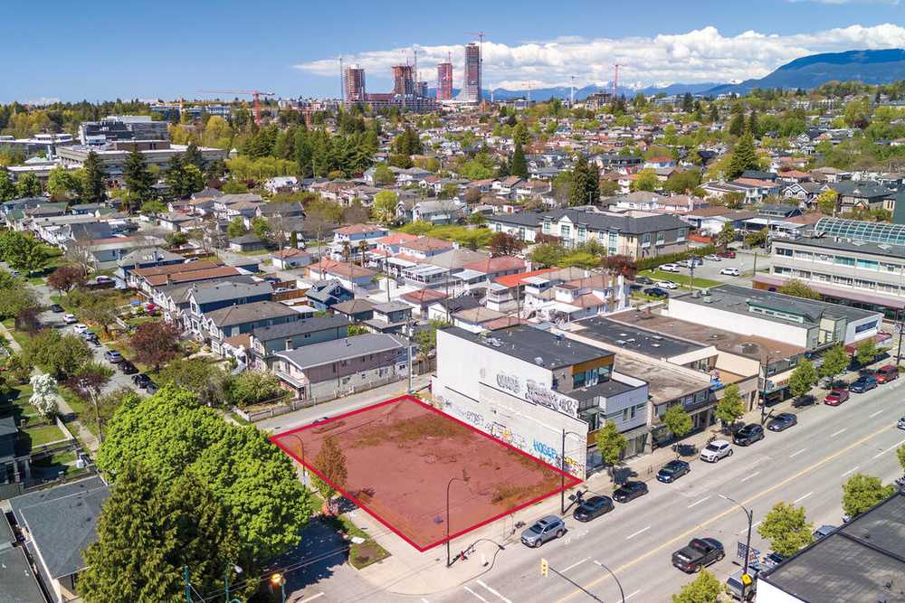 Commercial/Retail - 6679 Main Street