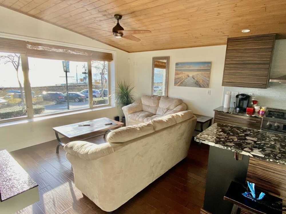Commercial/Retail - 15491 Marine Drive